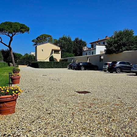 La Villa Apartments Tinaia - Excellent For Sardegna & Corsica - 6-8 Beds - Private Parking Included With Camera Livorno Kültér fotó