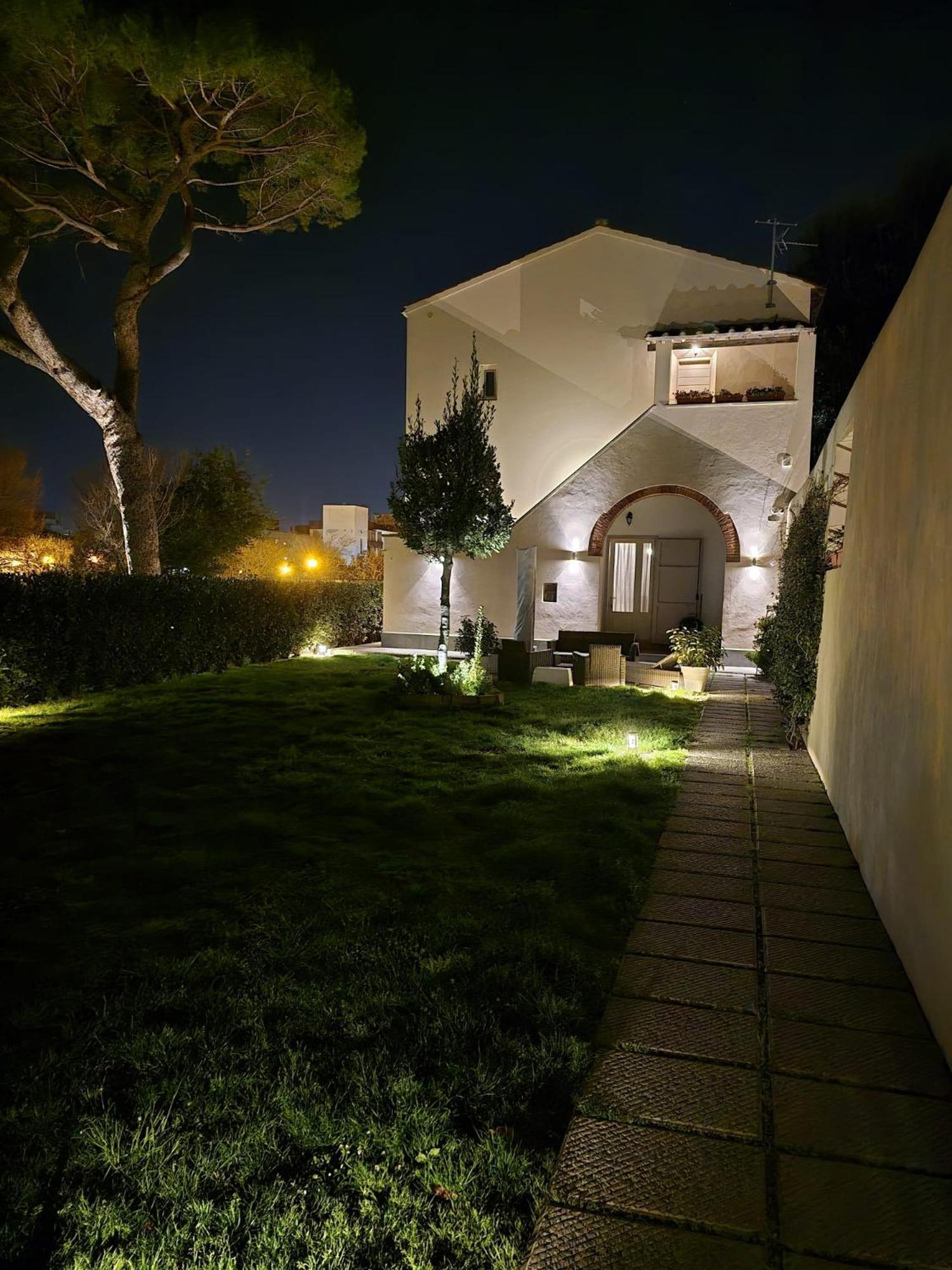 La Villa Apartments Tinaia - Excellent For Sardegna & Corsica - 6-8 Beds - Private Parking Included With Camera Livorno Kültér fotó