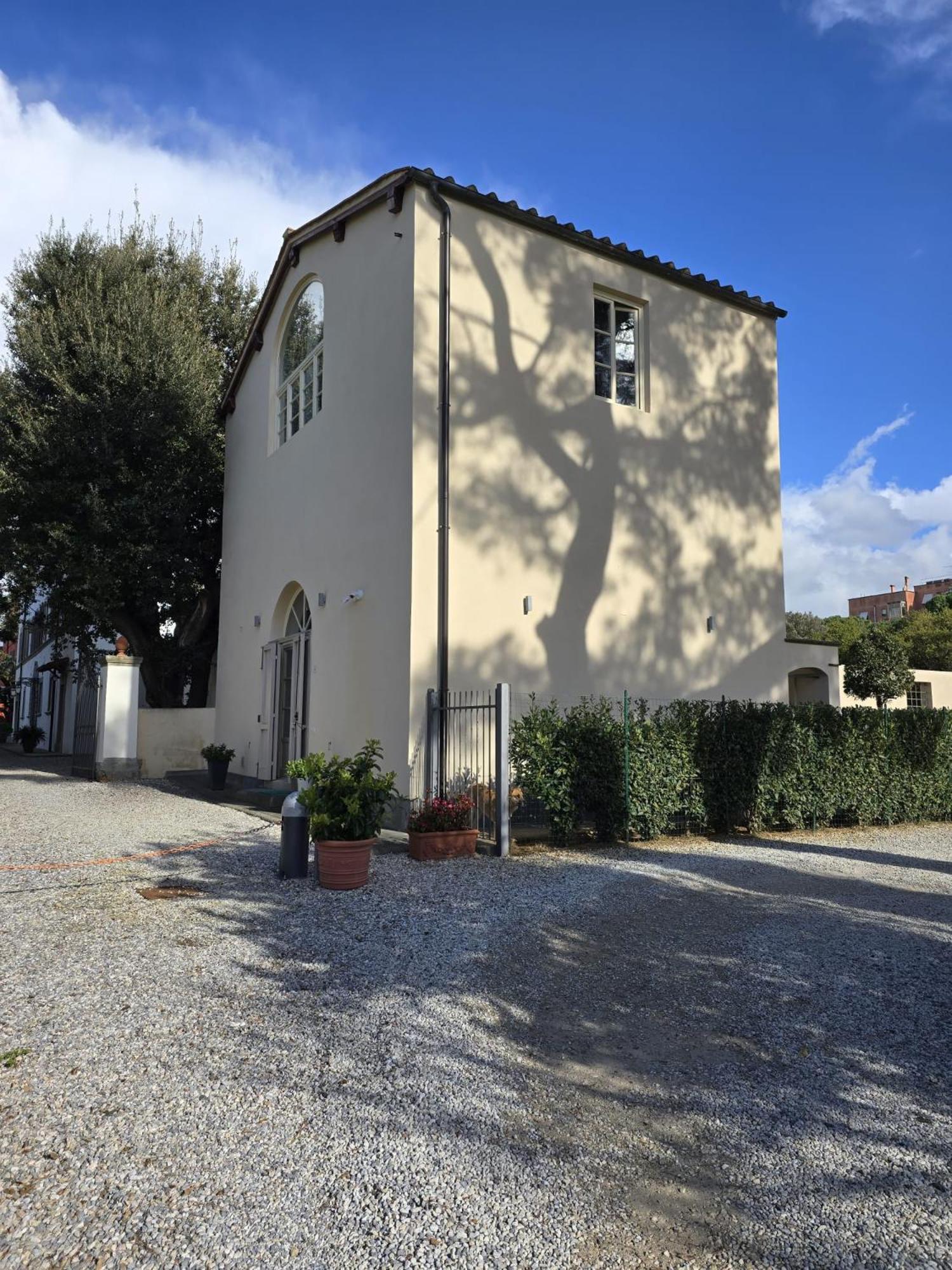 La Villa Apartments Tinaia - Excellent For Sardegna & Corsica - 6-8 Beds - Private Parking Included With Camera Livorno Kültér fotó