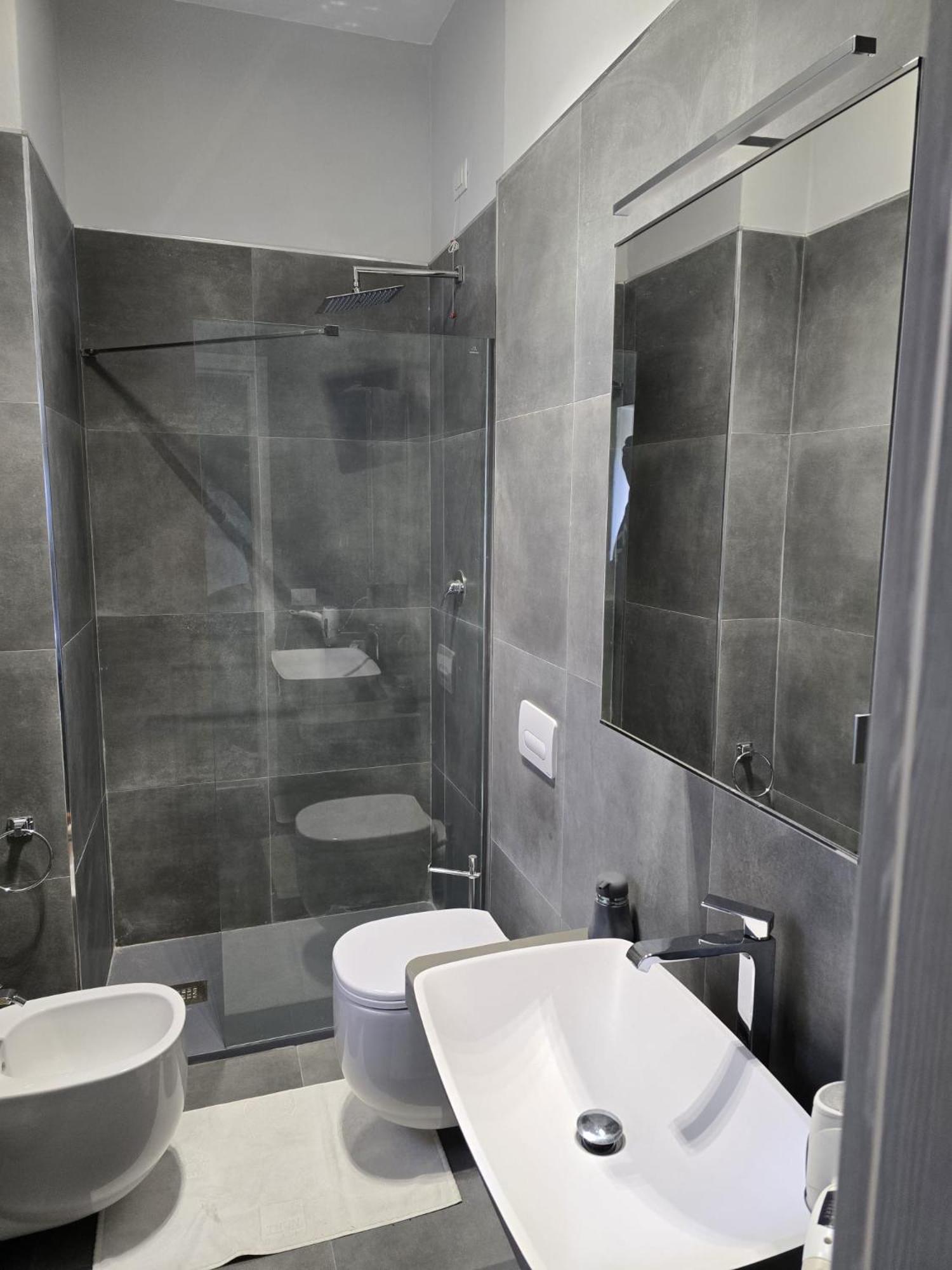 La Villa Apartments Tinaia - Excellent For Sardegna & Corsica - 6-8 Beds - Private Parking Included With Camera Livorno Kültér fotó