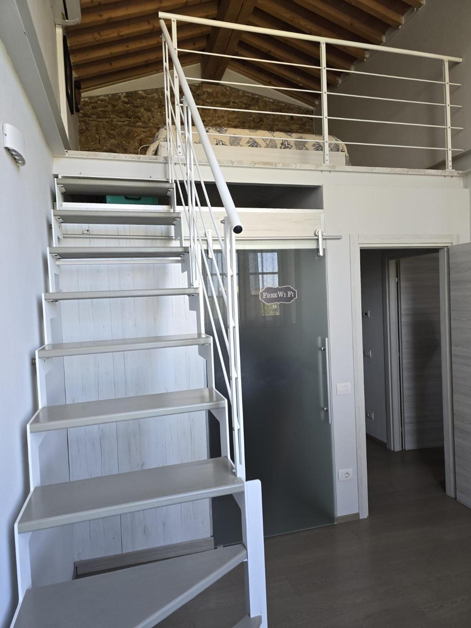 La Villa Apartments Tinaia - Excellent For Sardegna & Corsica - 6-8 Beds - Private Parking Included With Camera Livorno Kültér fotó