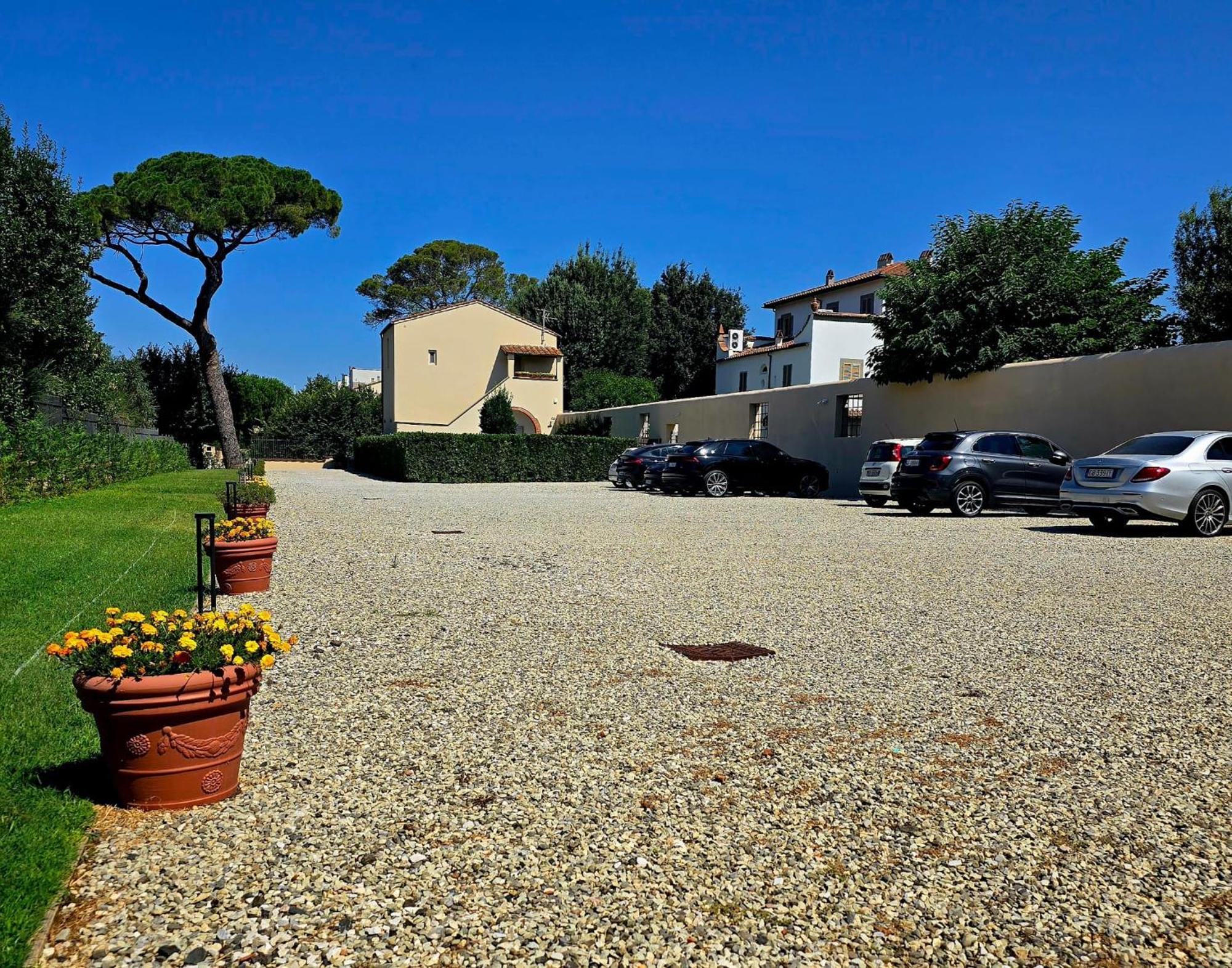 La Villa Apartments Tinaia - Excellent For Sardegna & Corsica - 6-8 Beds - Private Parking Included With Camera Livorno Kültér fotó