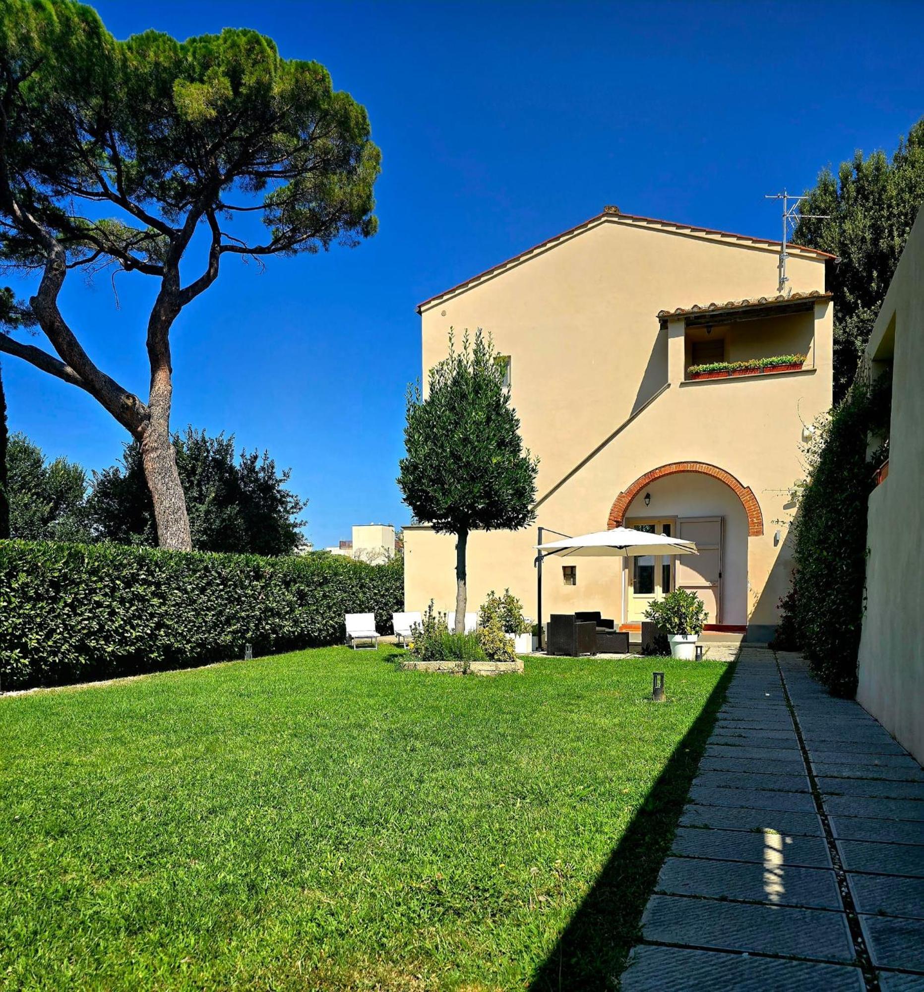 La Villa Apartments Tinaia - Excellent For Sardegna & Corsica - 6-8 Beds - Private Parking Included With Camera Livorno Kültér fotó