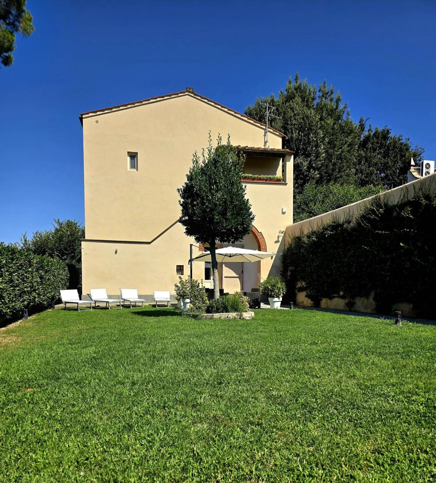 La Villa Apartments Tinaia - Excellent For Sardegna & Corsica - 6-8 Beds - Private Parking Included With Camera Livorno Kültér fotó